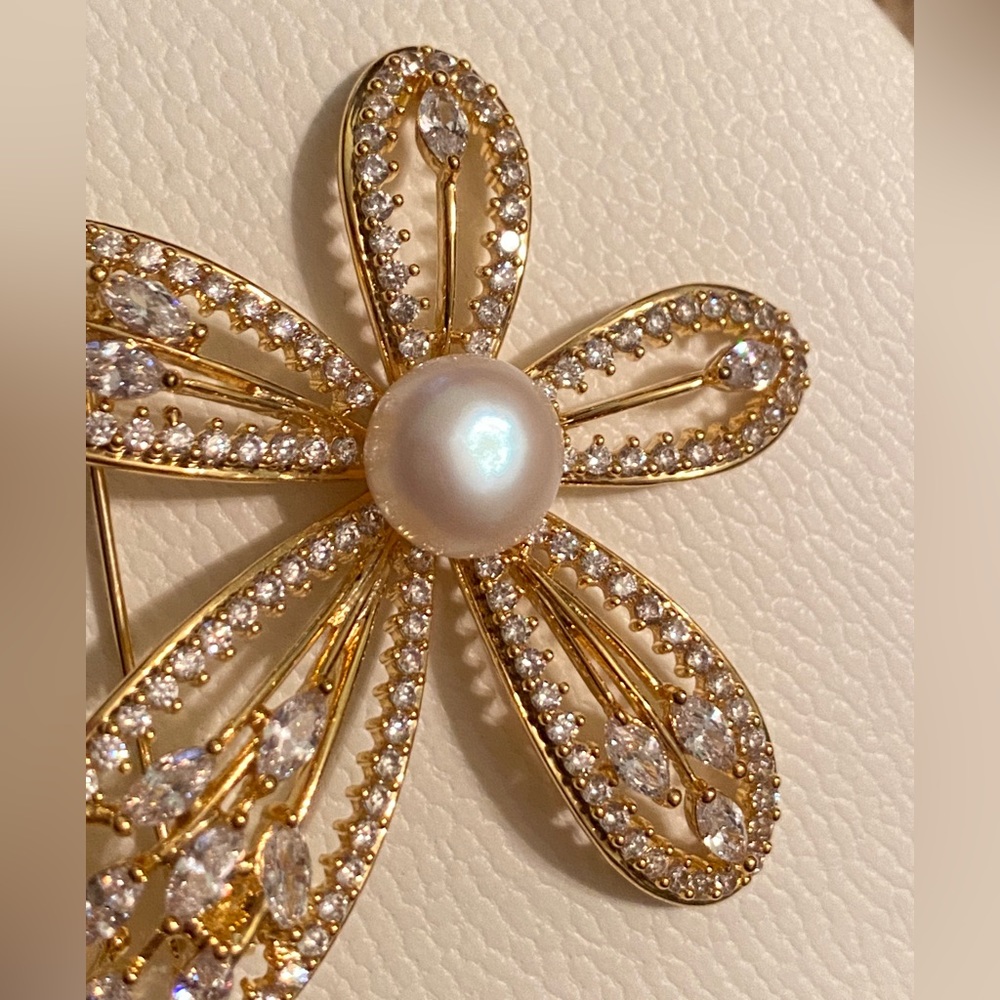 Flower brooch - Picture 3 of 10